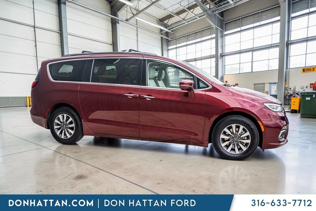 Used 2021 Chrysler Pacifica Touring-L FWD image 29