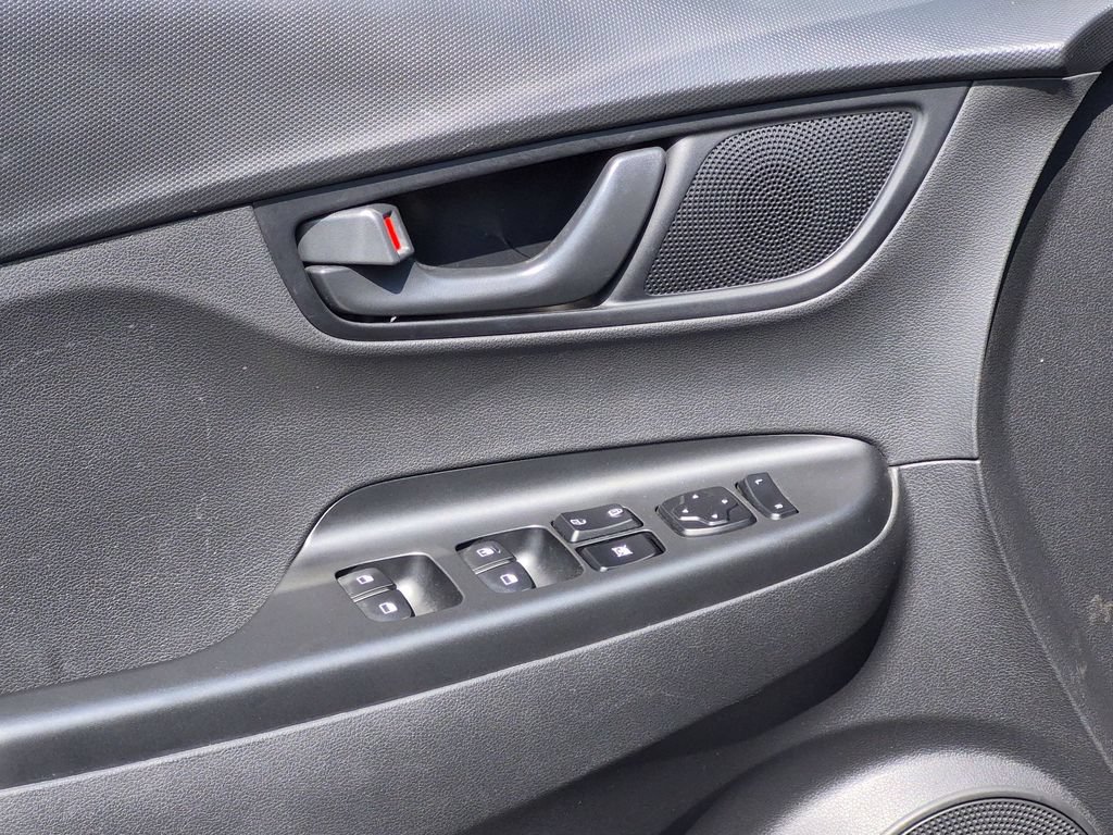 Certified 2022 Hyundai Kona SEL AWD/4WD image 13