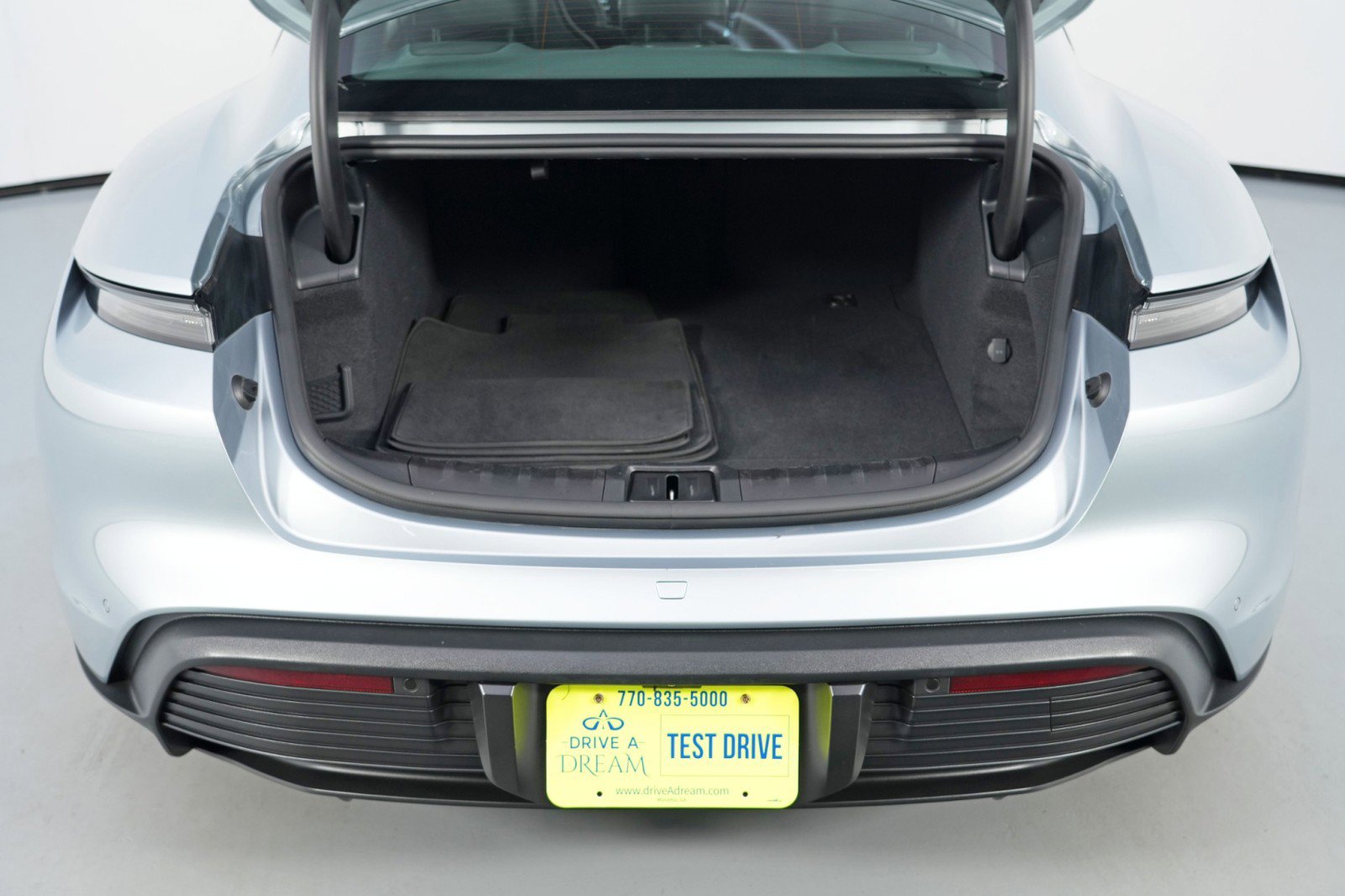 Used 2021 Porsche Taycan image 10