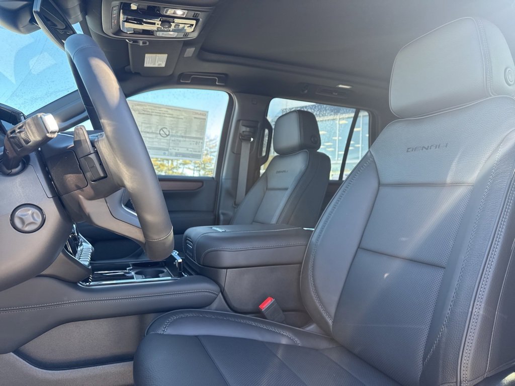 New 2026 GMC Yukon Denali w/ Sun & Power Step Package image 17