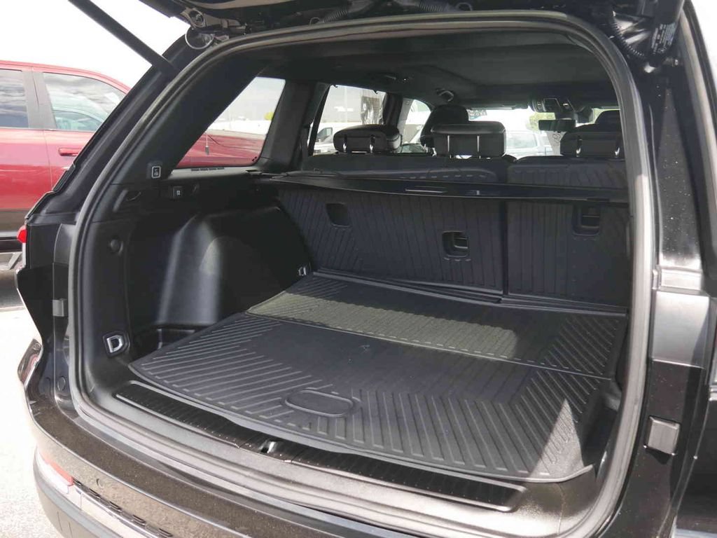 Certified 2025 Jeep Grand Cherokee Limited w/ Luxury Tech Group II AWD/4WD image 10
