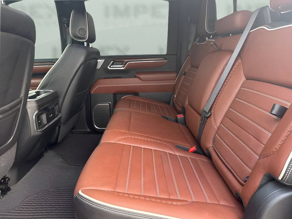 Used 2024 GMC Sierra 3500 Denali Ultimate AWD/4WD image 9