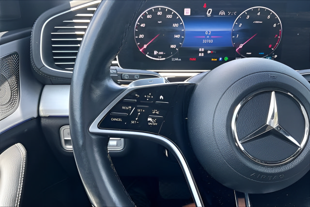 Used 2025 Mercedes-Benz GLS 450 4MATIC image 9