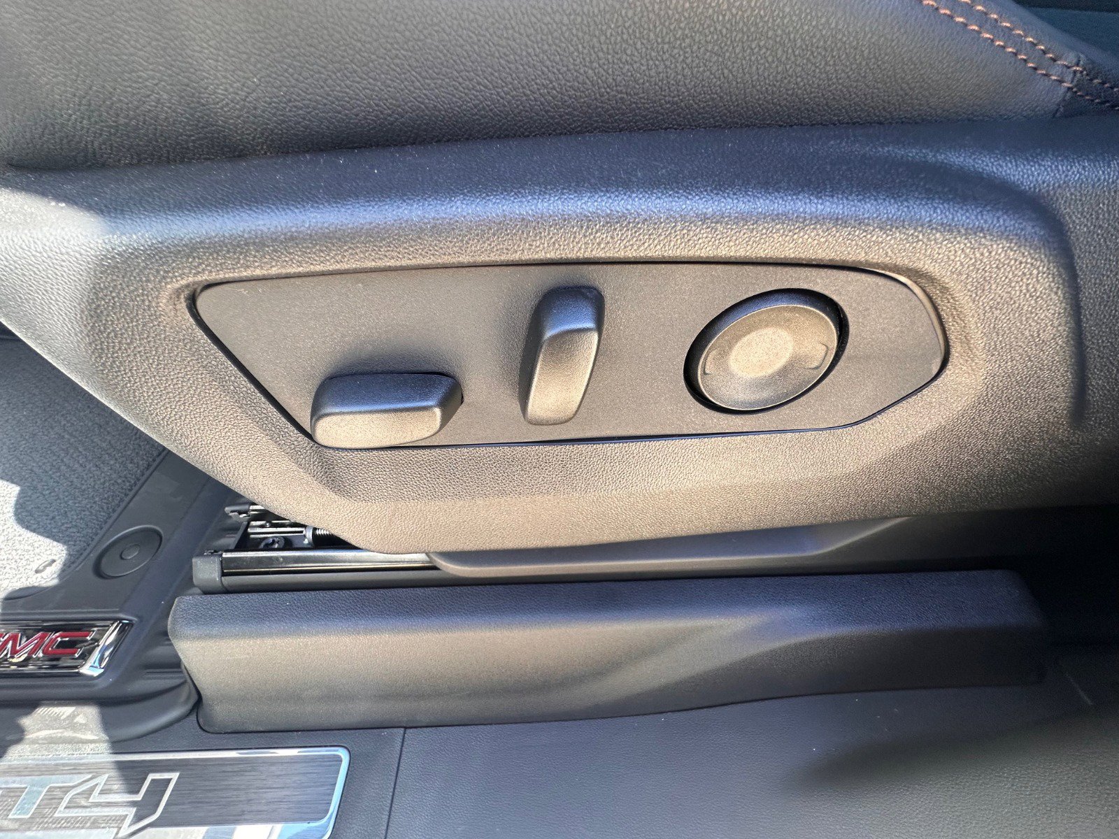 New 2026 GMC Sierra 2500 AT4 w/ AT4 Preferred Package image 9