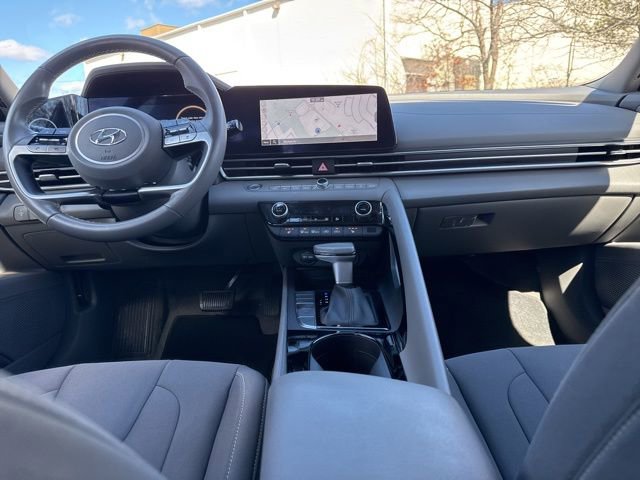Used 2023 Hyundai Elantra SEL w/ Convenience Package image 4
