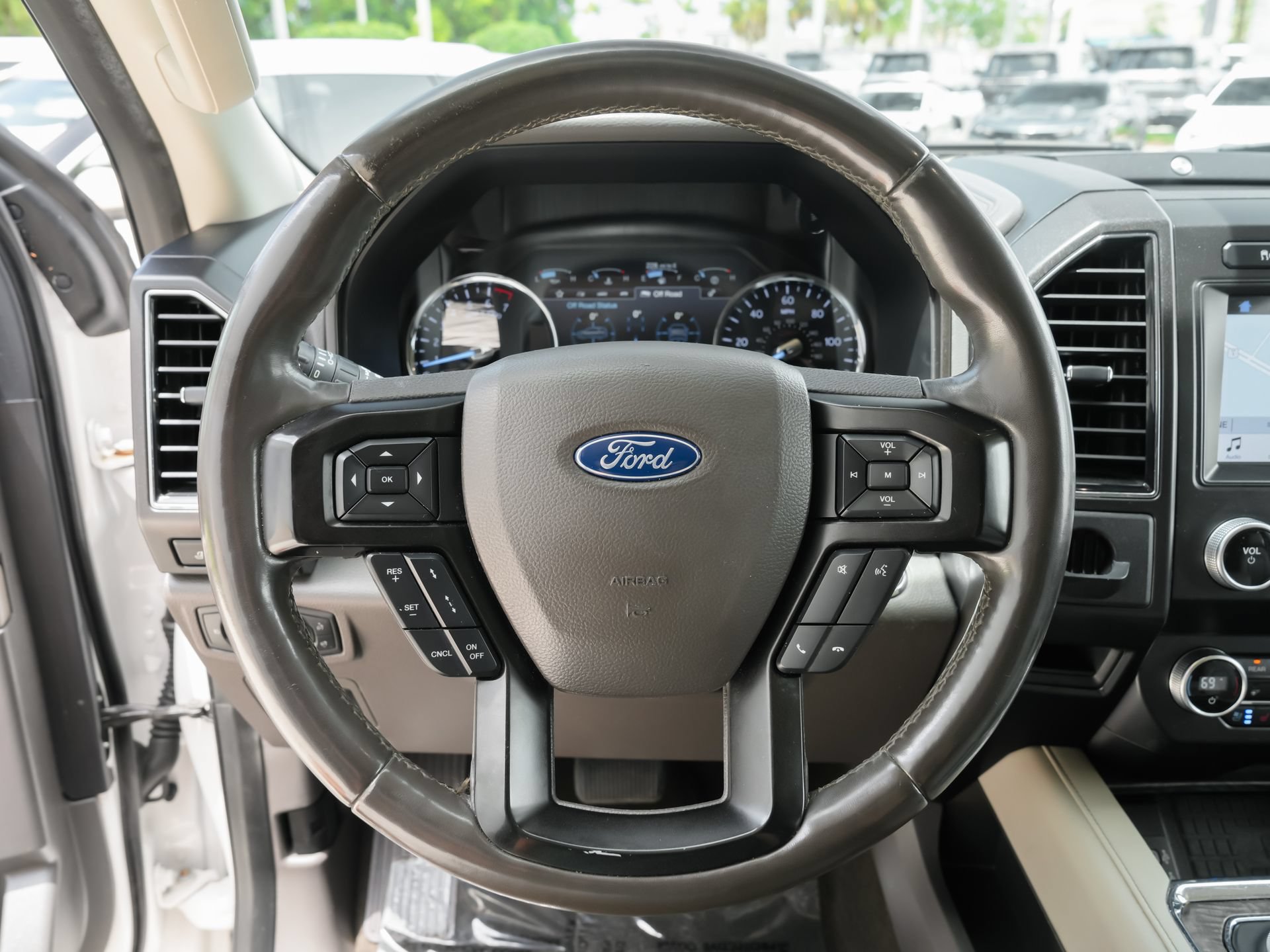 Used 2019 Ford Expedition Limited w/ Equipment Group 301A RWD image 9