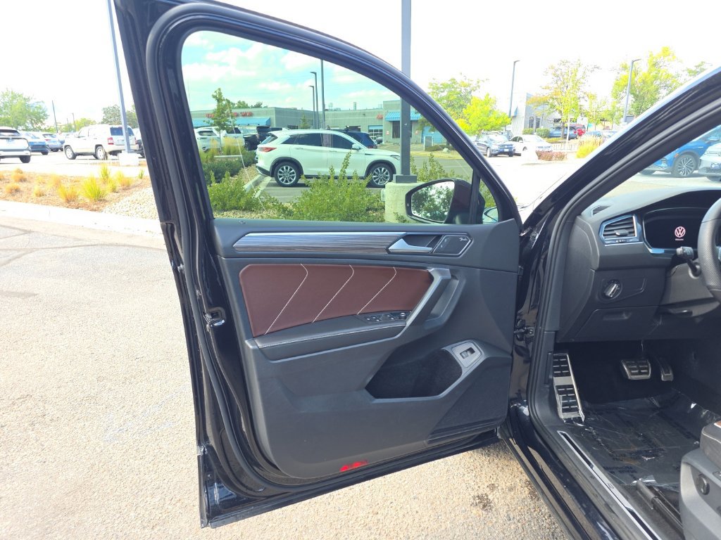 Used 2022 Volkswagen Tiguan SEL R-Line AWD/4WD image 9