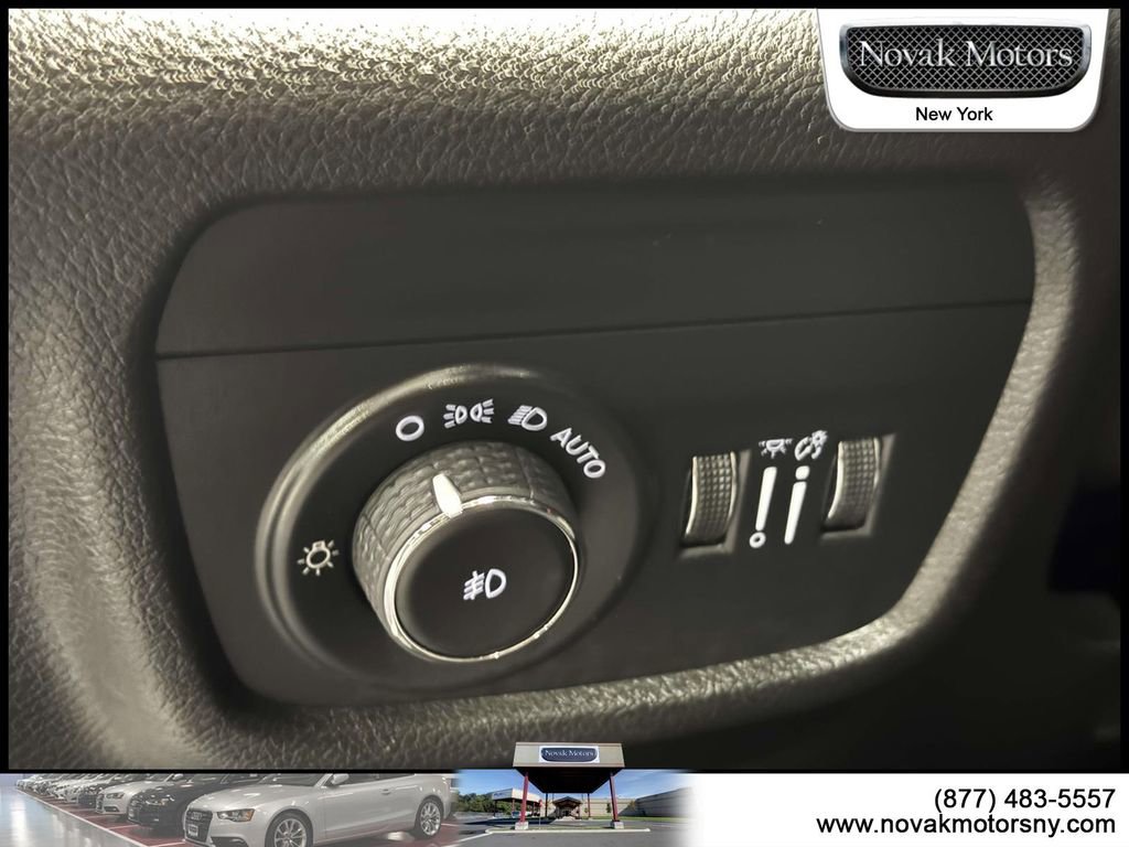 Used 2022 Jeep Grand Cherokee Limited image 15