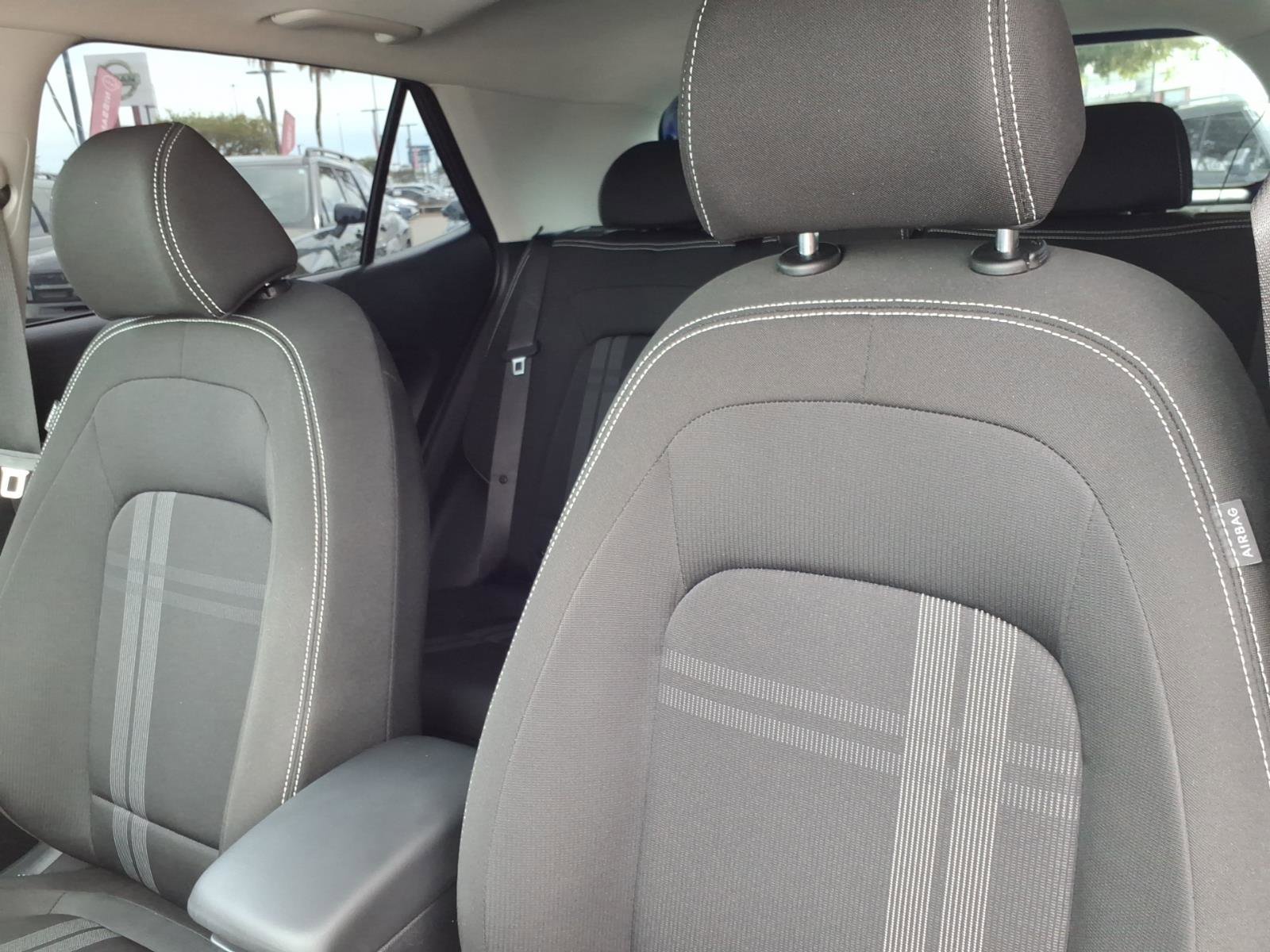 Certified 2025 Hyundai Venue SEL image 14