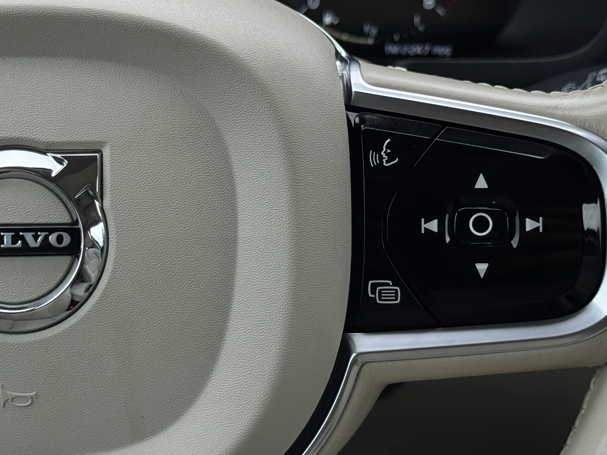 Used 2021 Volvo XC90 T5 Momentum w/ Climate Package FWD image 33