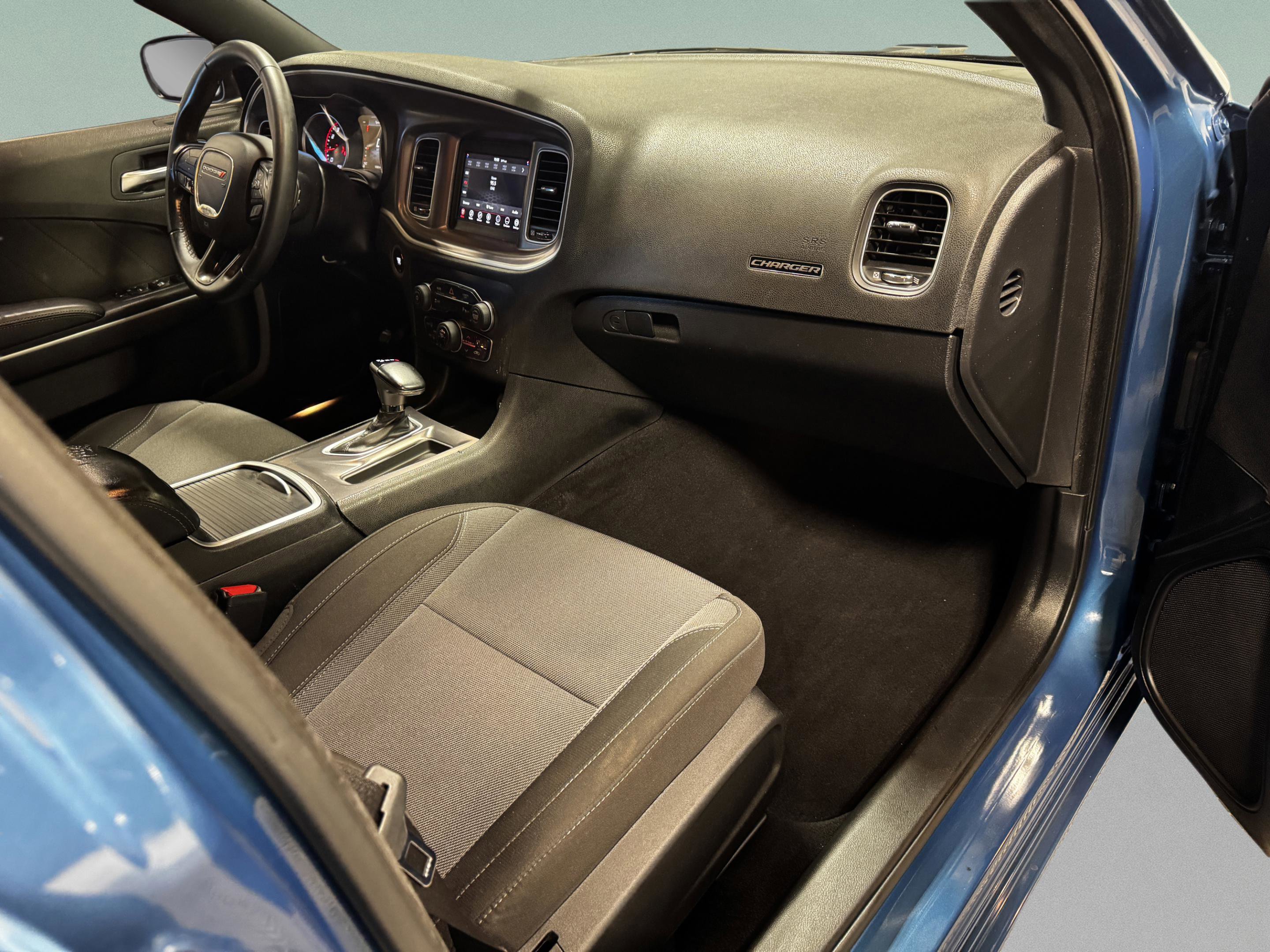 Used 2022 Dodge Charger SXT w/ Driver Convenience Group image 12