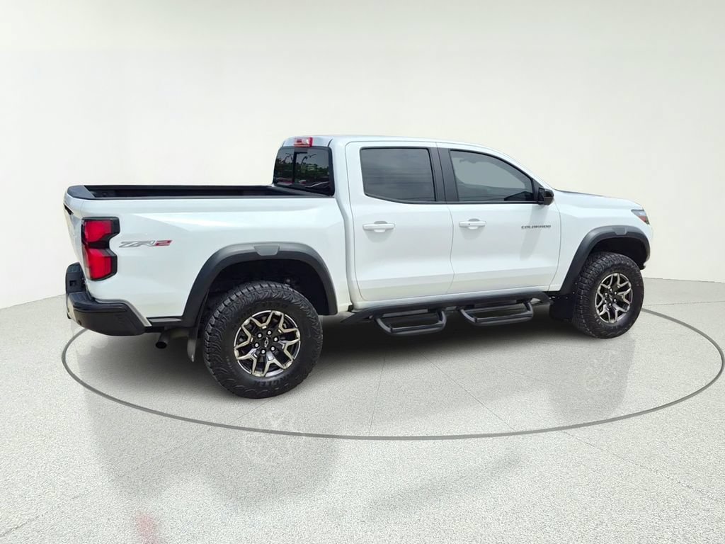 Used 2025 Chevrolet Colorado ZR2 w/ Technology Package AWD/4WD image 7