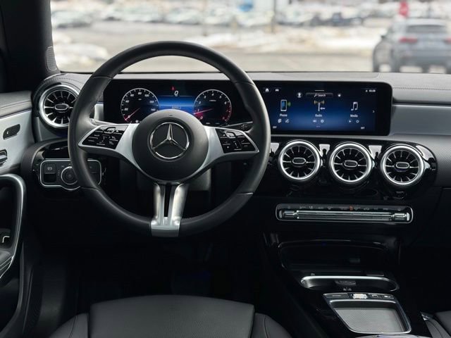 Used 2025 Mercedes-Benz CLA 250 4MATIC image 27