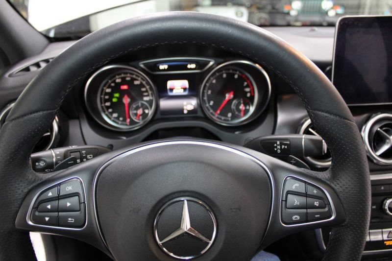 Used 2019 Mercedes-Benz GLA 250 4MATIC w/ Premium Package image 27