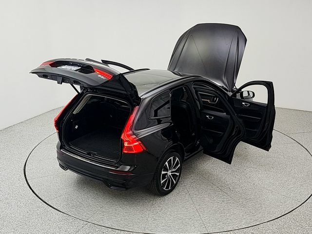 Certified 2024 Volvo XC60 B5 Plus w/ Protection Package Premier AWD/4WD image 40