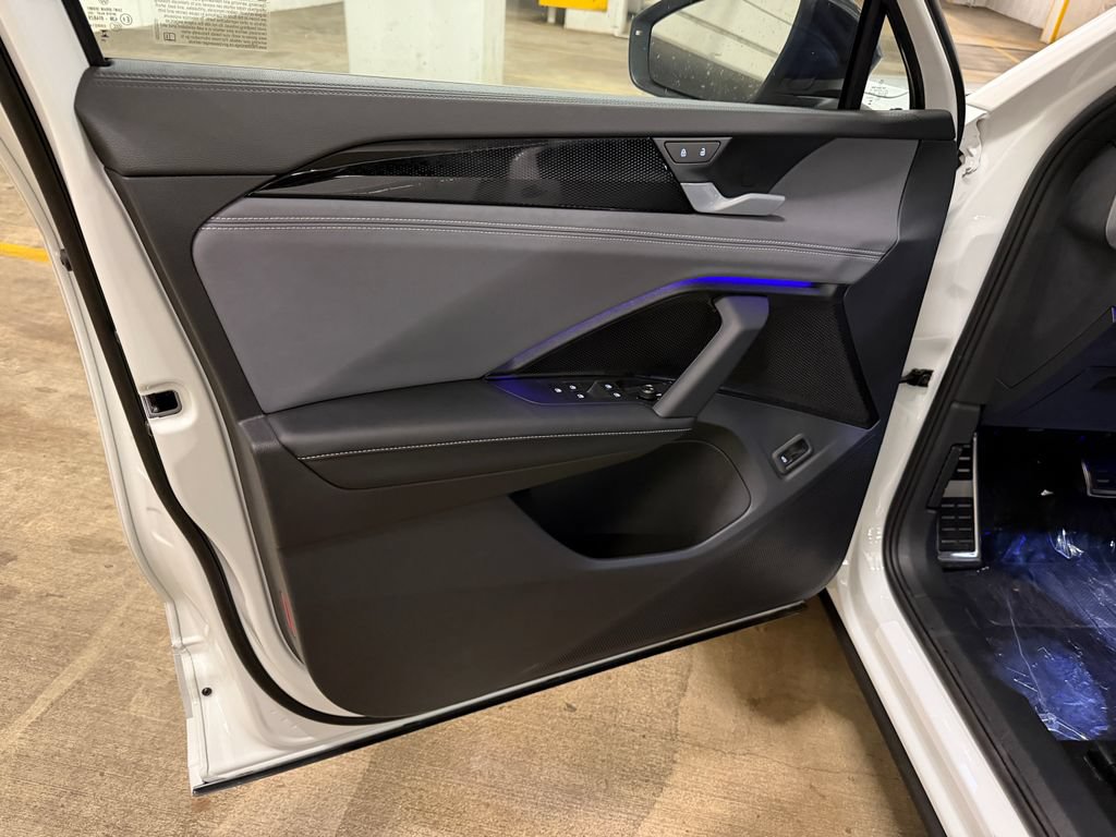 New 2026 Volkswagen Tiguan SE R-Line FWD image 9