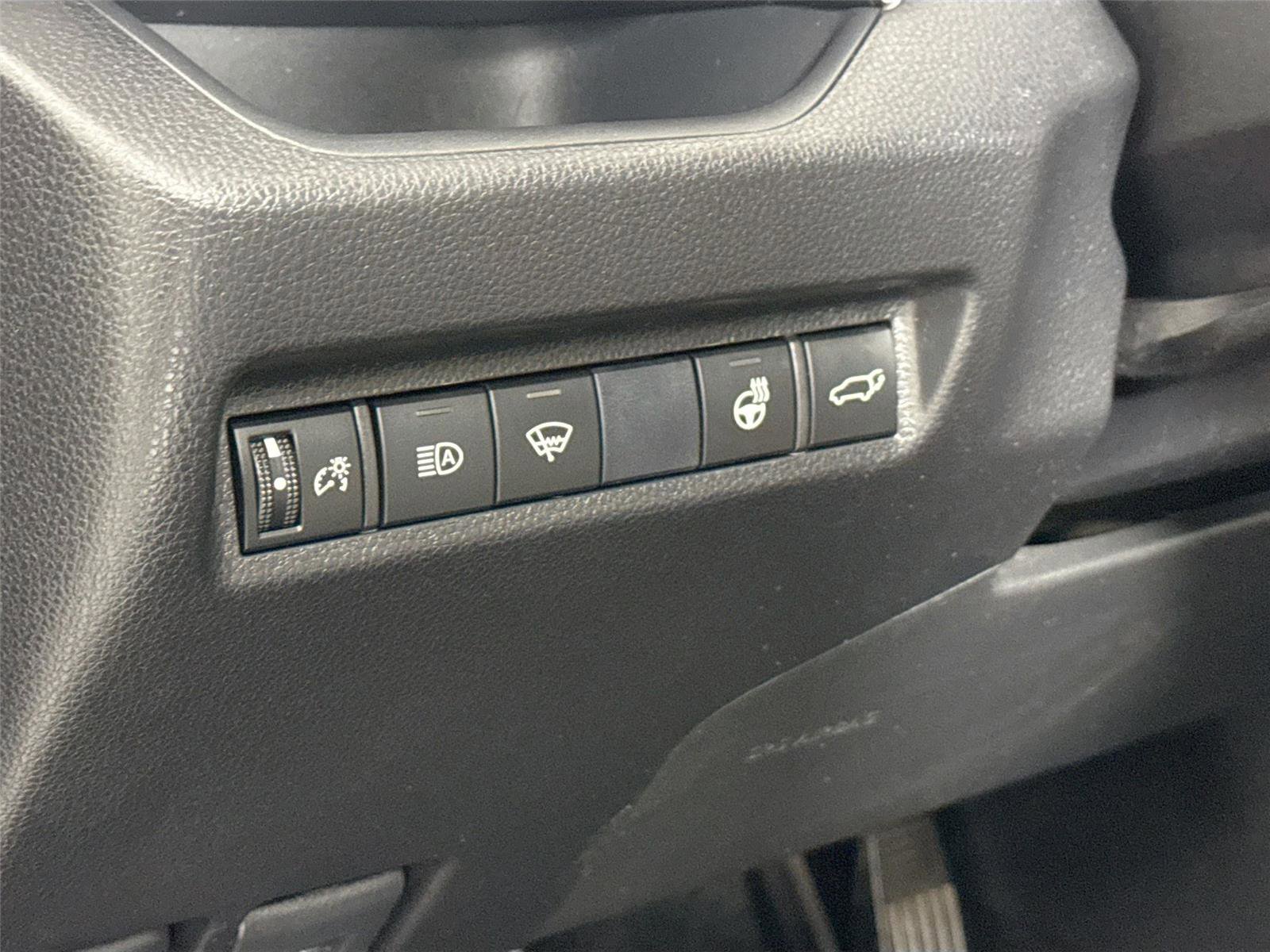 Used 2020 Toyota RAV4 XLE Premium FWD image 15