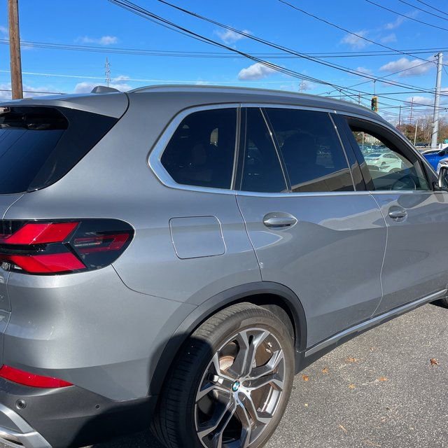 Used 2024 BMW X5 xDrive40i w/ Premium Package image 10