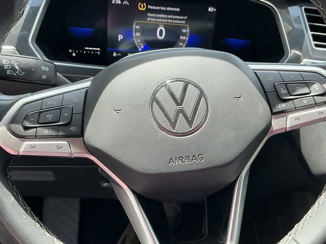 Used 2022 Volkswagen Tiguan SE AWD/4WD image 28