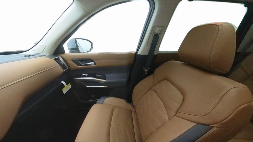 New 2025 Nissan Pathfinder Platinum w/ Cargo Package image 30