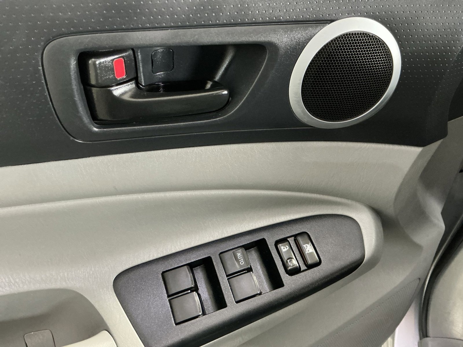 Used 2014 Toyota Tacoma PreRunner w/ TRD Sport Package image 23