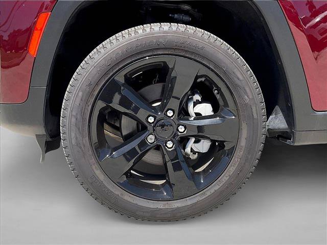 Used 2025 Jeep Grand Cherokee Limited w/ Black Appearance Package RWD image 11