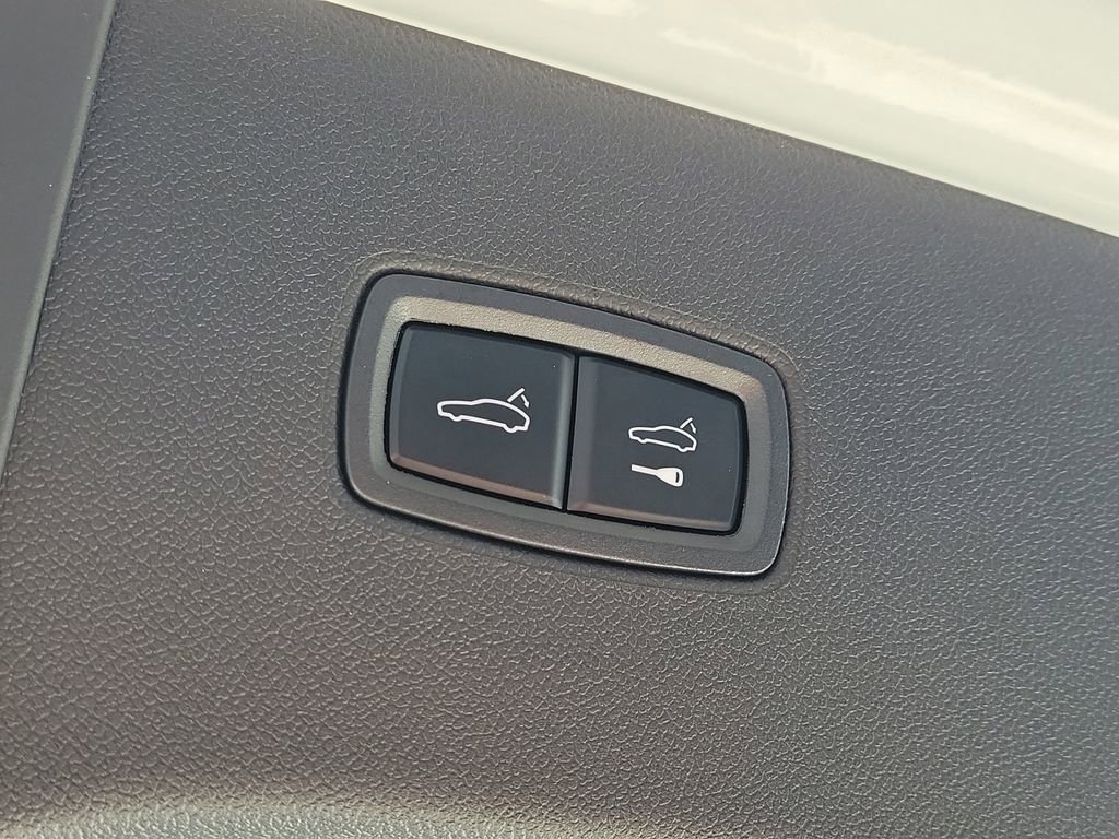 New 2025 Porsche Cayenne image 18