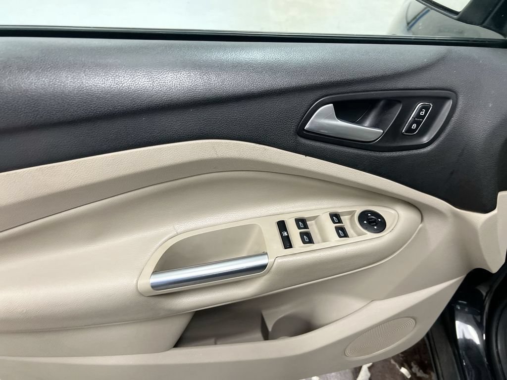 Used 2015 Ford Escape SE FWD image 20