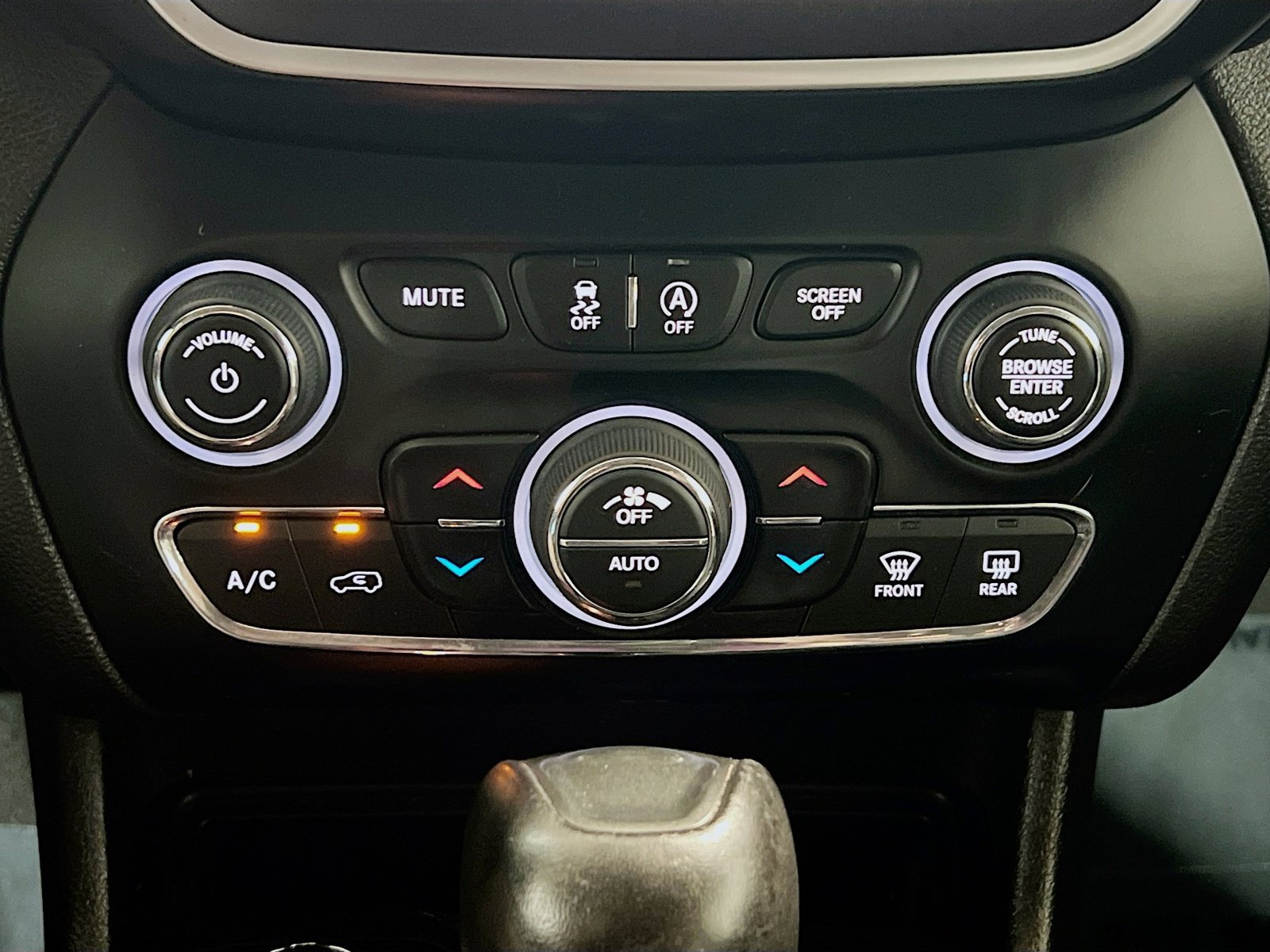 Used 2019 Jeep Cherokee Trailhawk w/ Trailer Tow Group AWD/4WD image 11