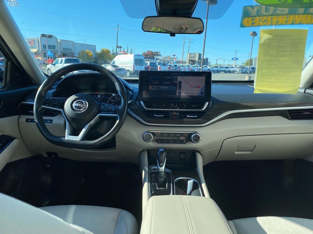 Used 2023 Nissan Altima 2.5 SV w/ SV Premium Package image 16
