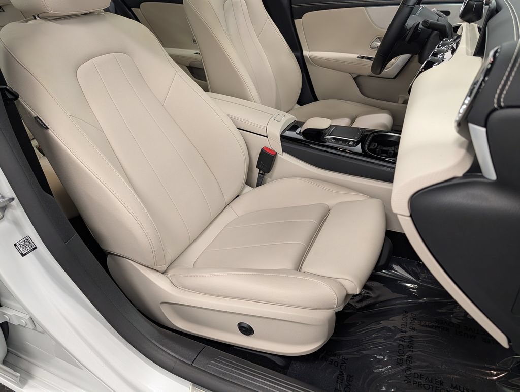 Used 2023 Mercedes-Benz CLA 250 4MATIC image 39