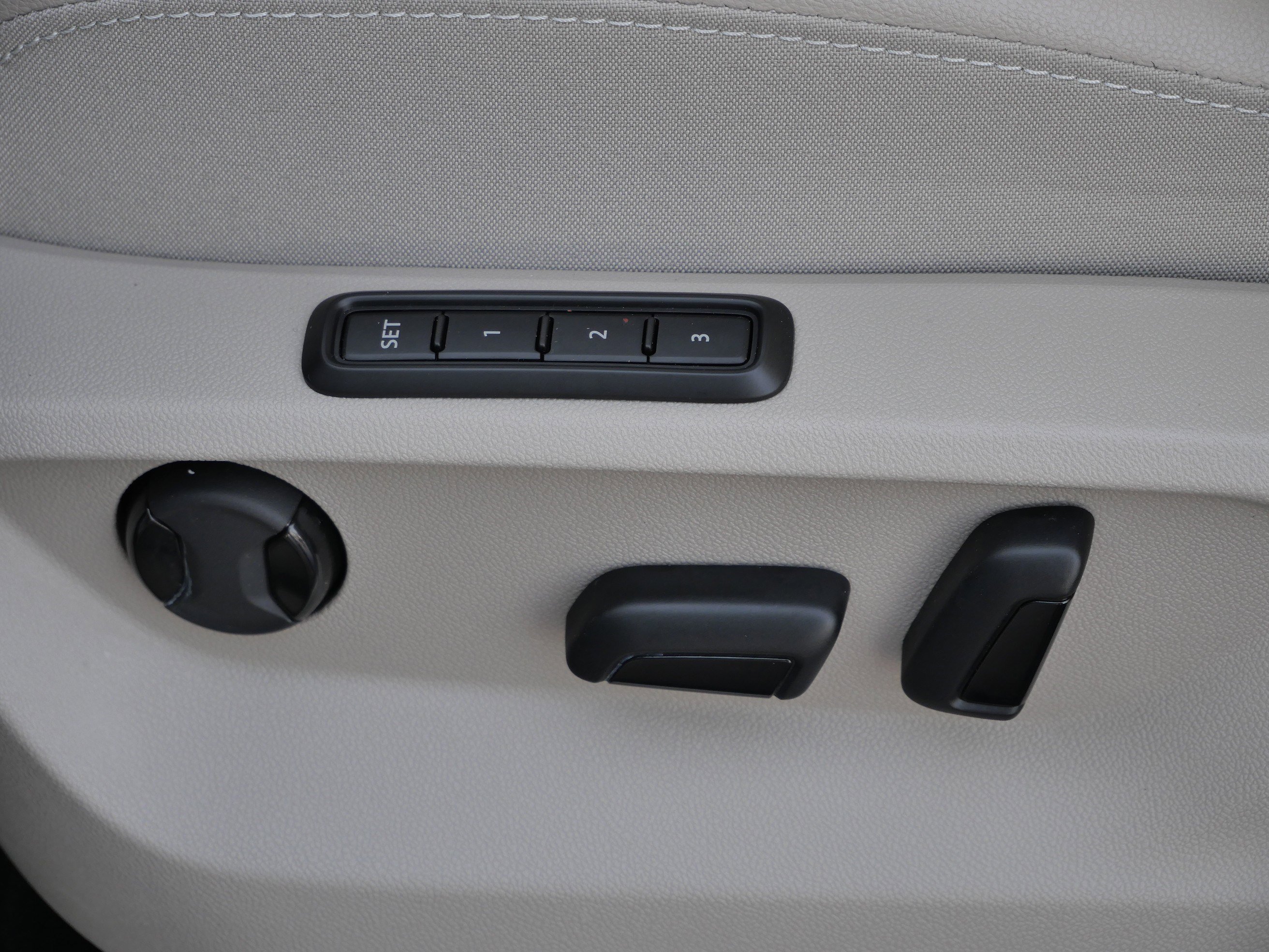 Certified 2024 Volkswagen Atlas SEL Premium R-Line image 20