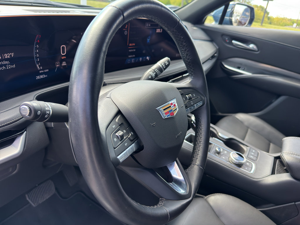 Used 2025 Cadillac XT4 Premium Luxury image 13
