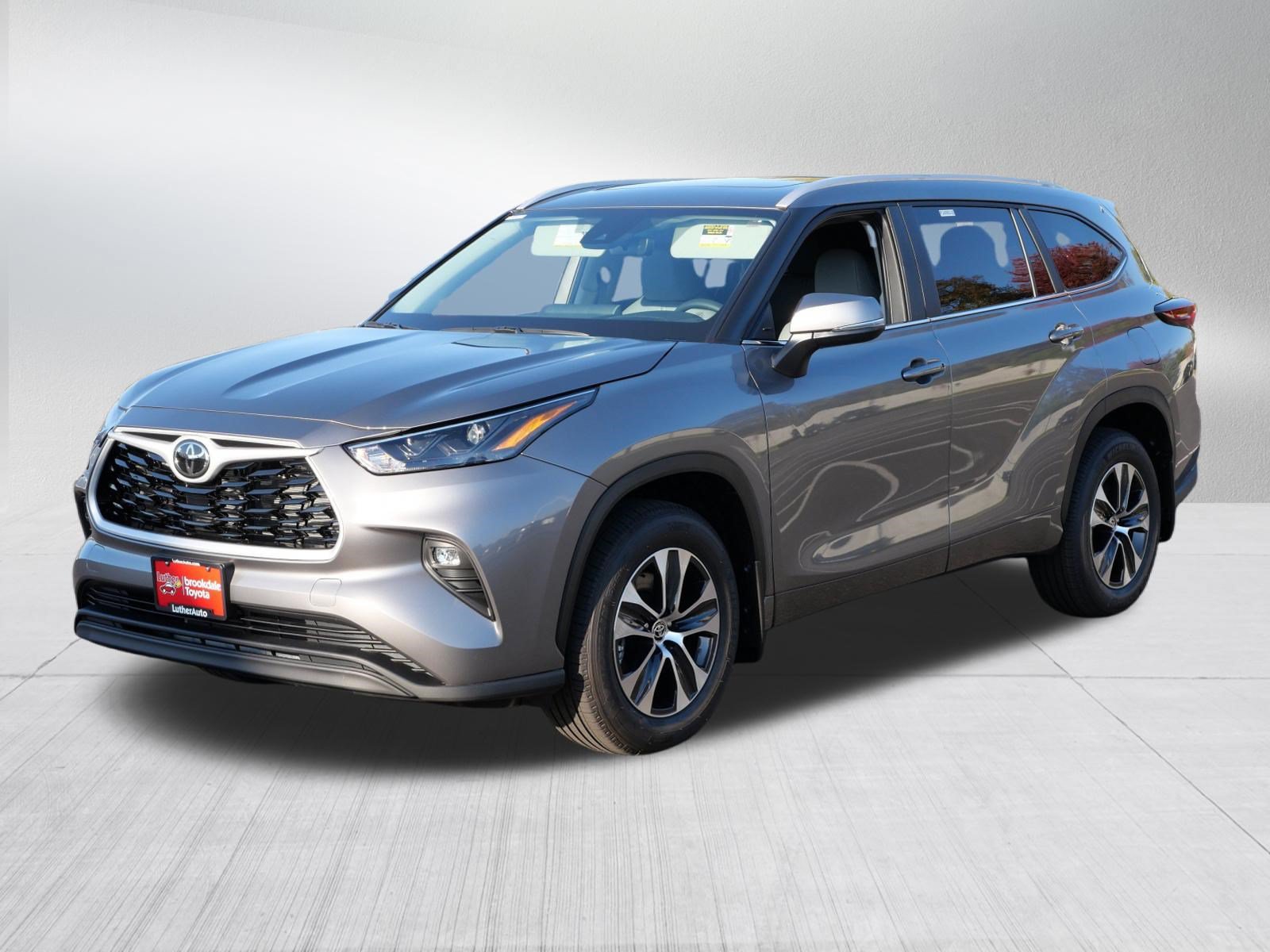 Certified 2026 Toyota Highlander XLE AWD/4WD image 3