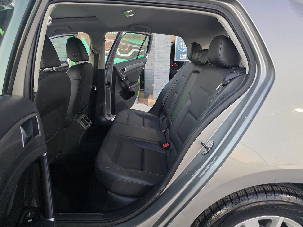 Used 2015 Volkswagen Golf S image 22