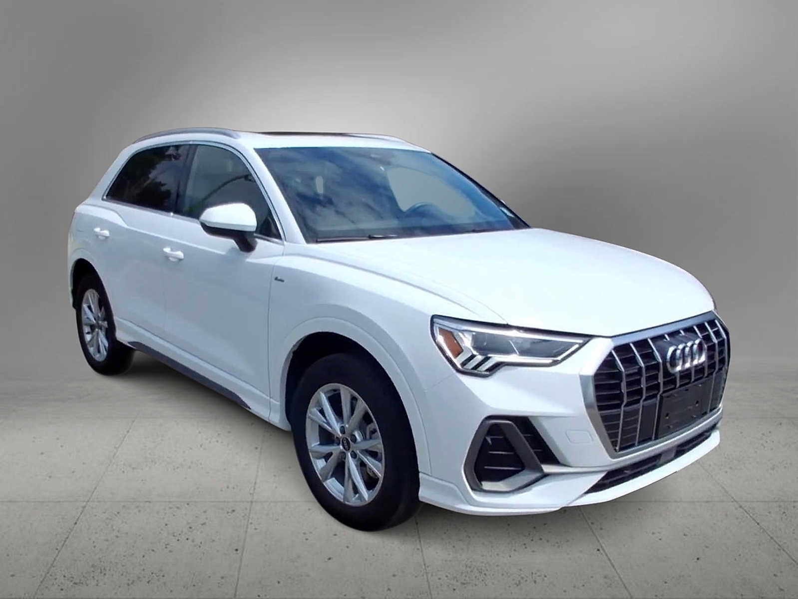 Certified 2023 Audi Q3 2.0T Premium w/ Convenience Package AWD/4WD image 2