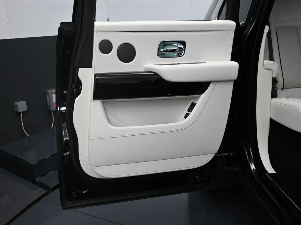 Certified 2022 Rolls-Royce Cullinan image 29