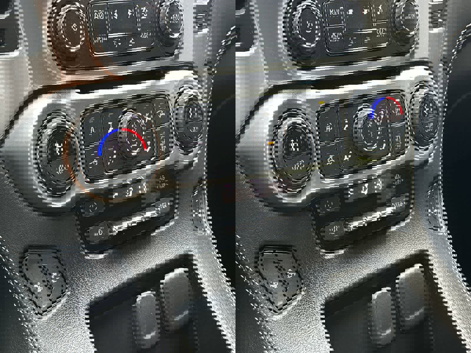 Used 2019 Chevrolet Suburban LT image 21