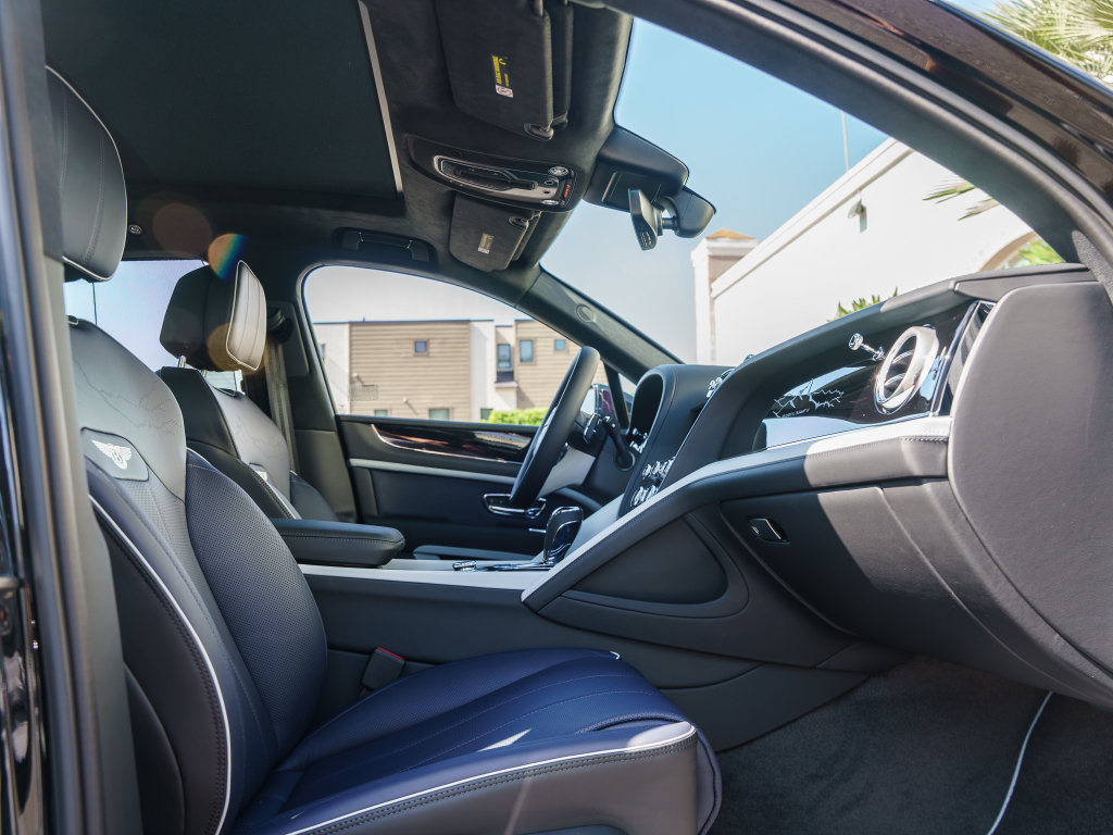 New 2027 Bentley Bentayga AWD/4WD image 2