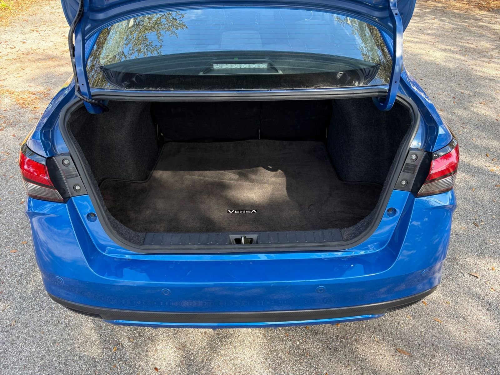 Used 2024 Nissan Versa SR image 27