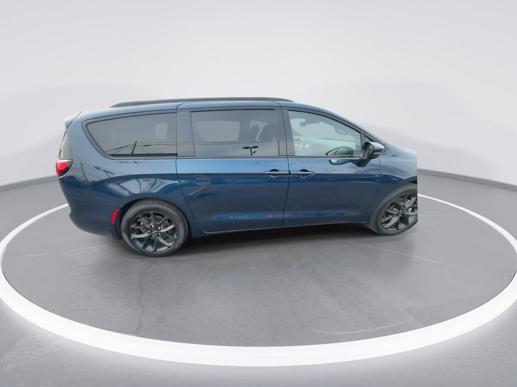 Used 2025 Chrysler Pacifica Limited image 9