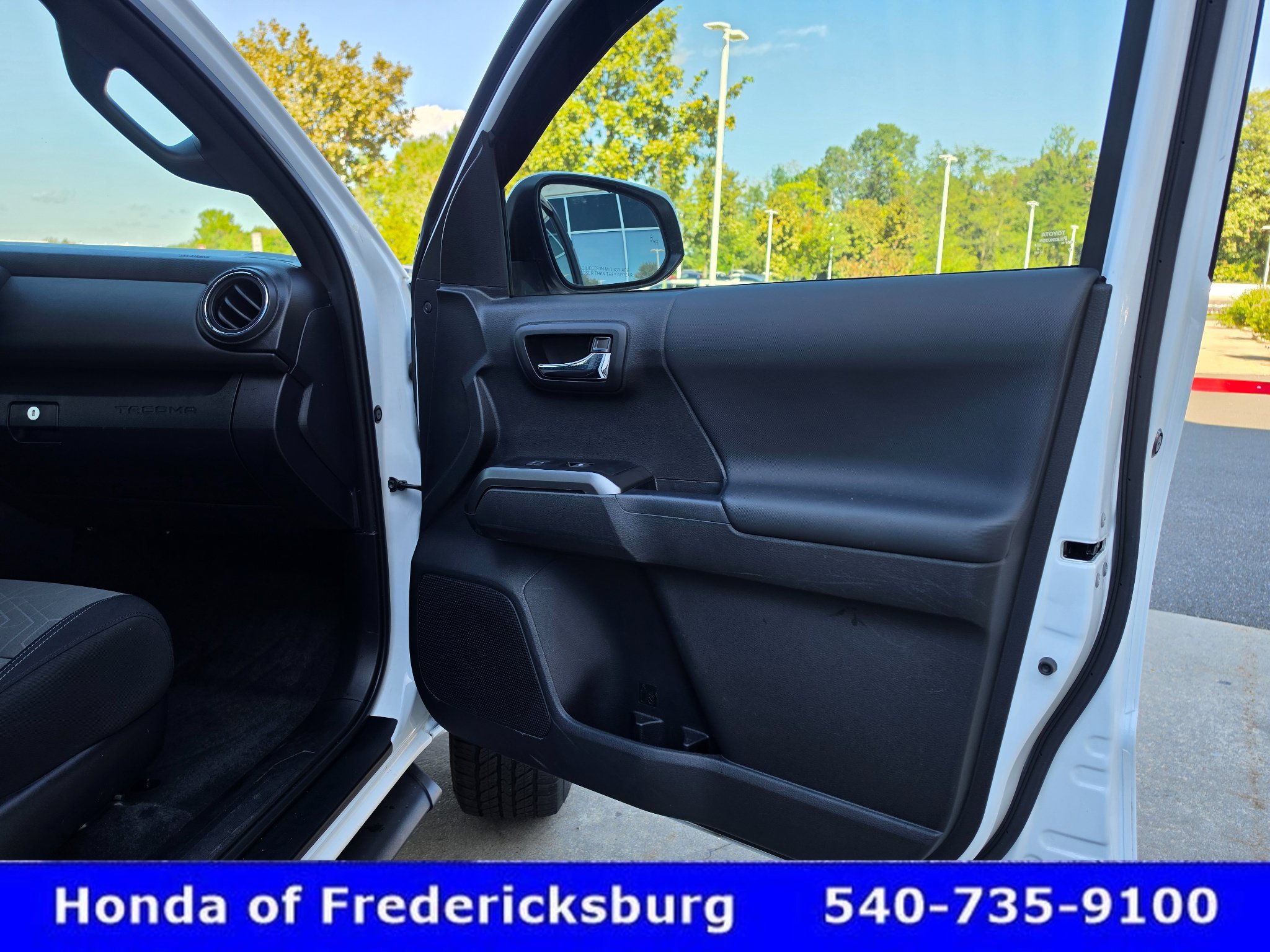 Used 2023 Toyota Tacoma TRD Sport w/ Technology Package AWD/4WD image 19