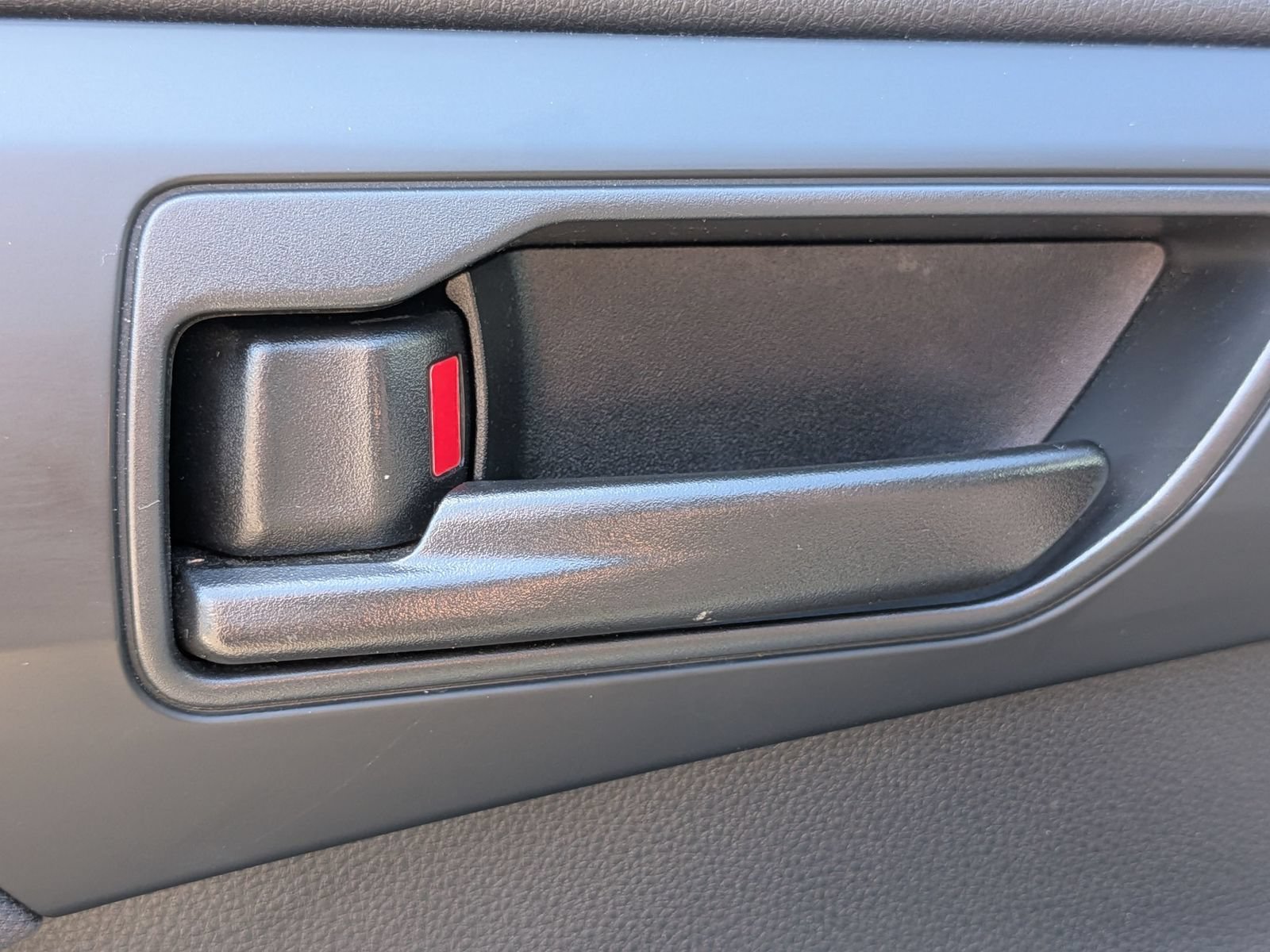 Used 2024 Toyota Highlander LE FWD image 13
