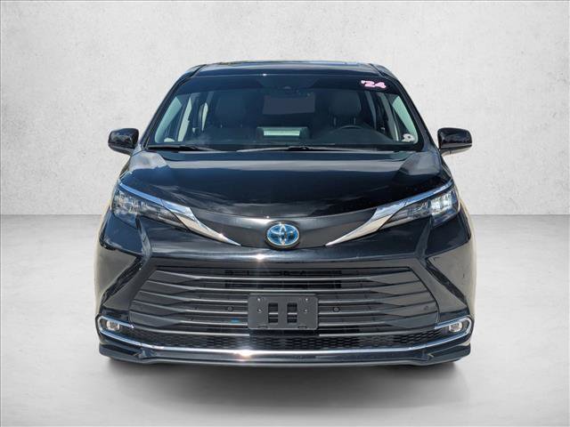 Used 2024 Toyota Sienna XLE image 2
