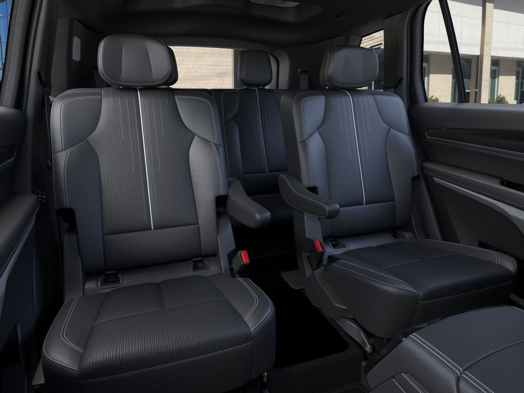 New 2026 Cadillac Vistiq Luxury AWD/4WD image 17