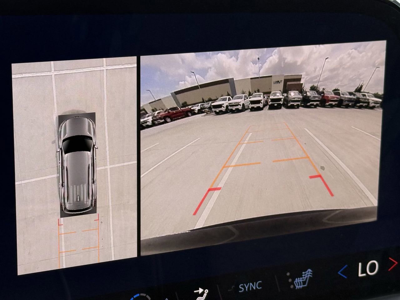 New 2026 Chevrolet Traverse LT w/ Enhanced Driving Package image 16