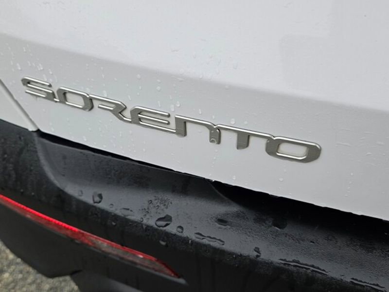 Used 2023 Kia Sorento LX image 13