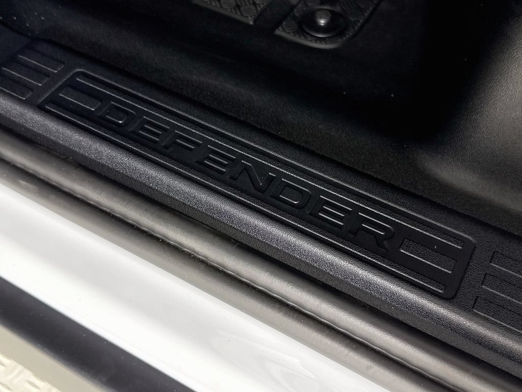 Used 2026 Land Rover Defender 110 X-Dynamic SE AWD/4WD image 18