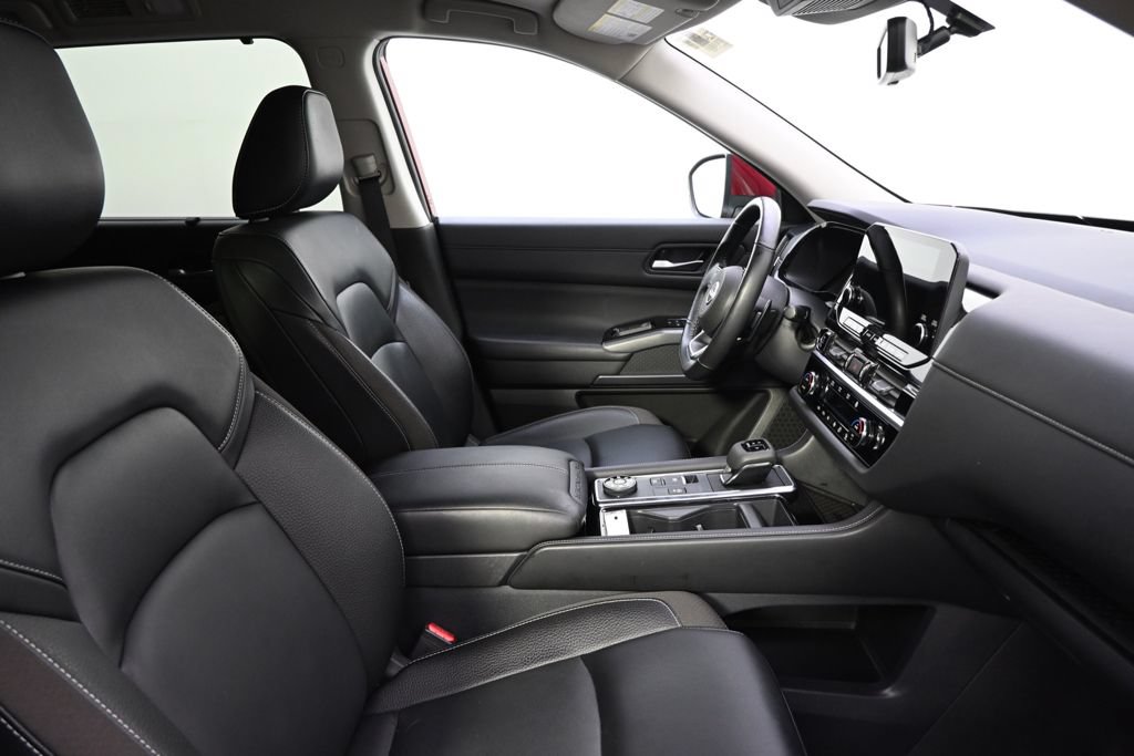Used 2024 Nissan Pathfinder SL AWD/4WD image 16
