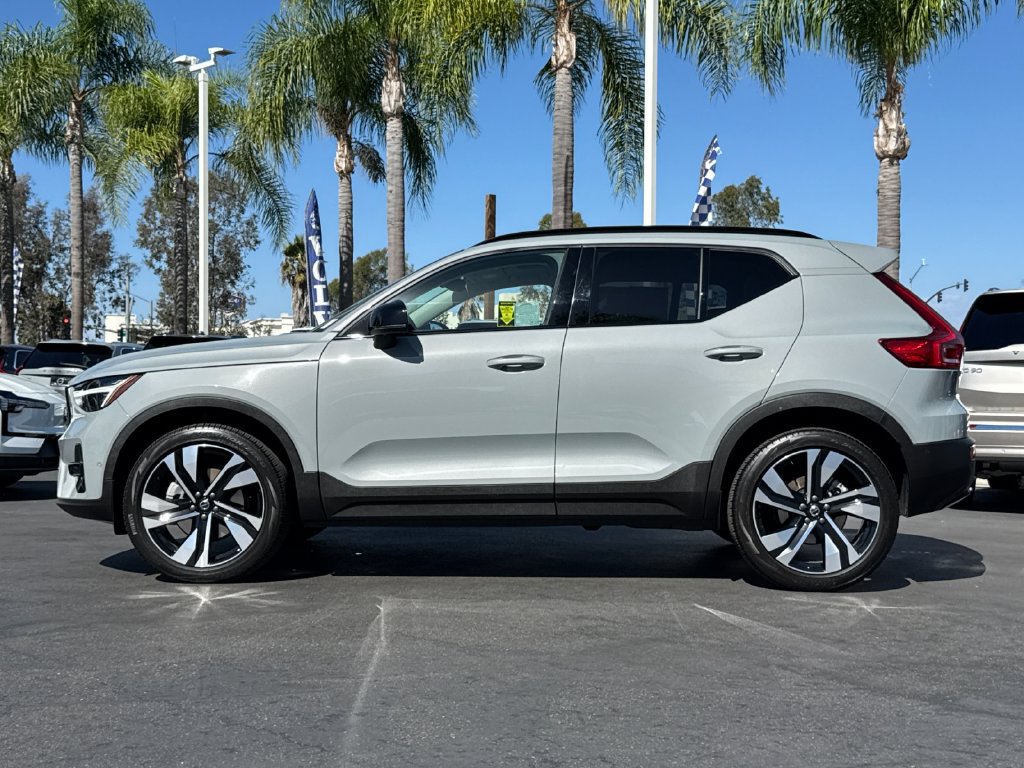 Certified 2024 Volvo XC40 B5 Ultimate w/ Protection Package Premier AWD/4WD image 2